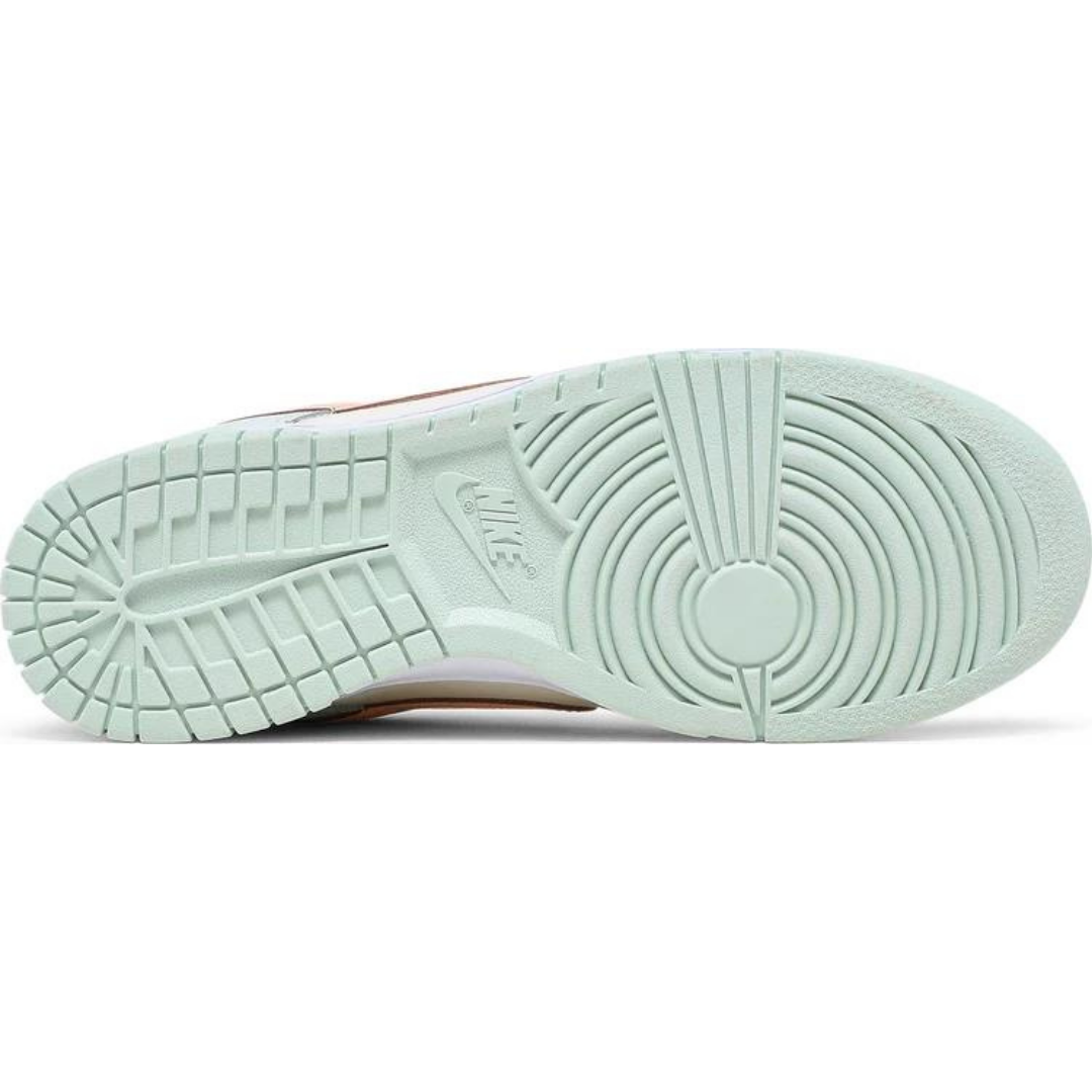 Nike Dunk Low - Barely Green (W)