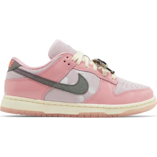 Nike Dunk Low - Barbie (W)