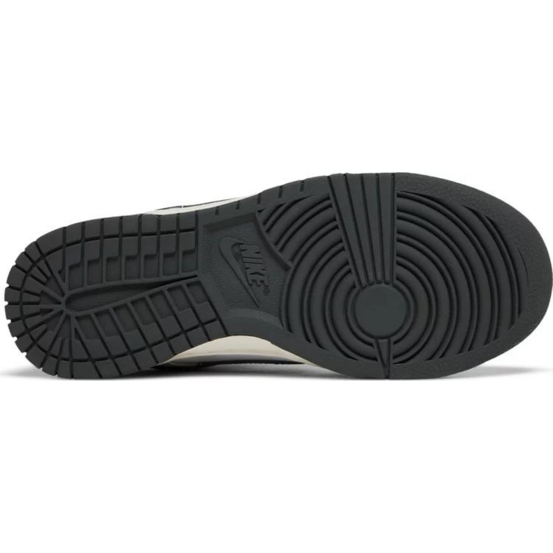 Nike Dunk Low - Light Smoke Grey (W)